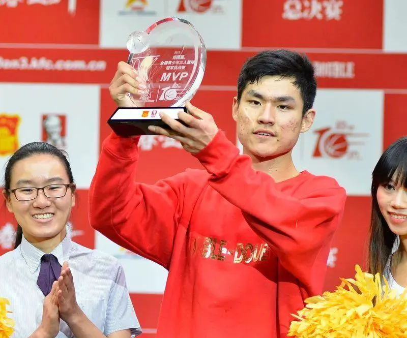儿童如何在游戏中学习篮球技术_1